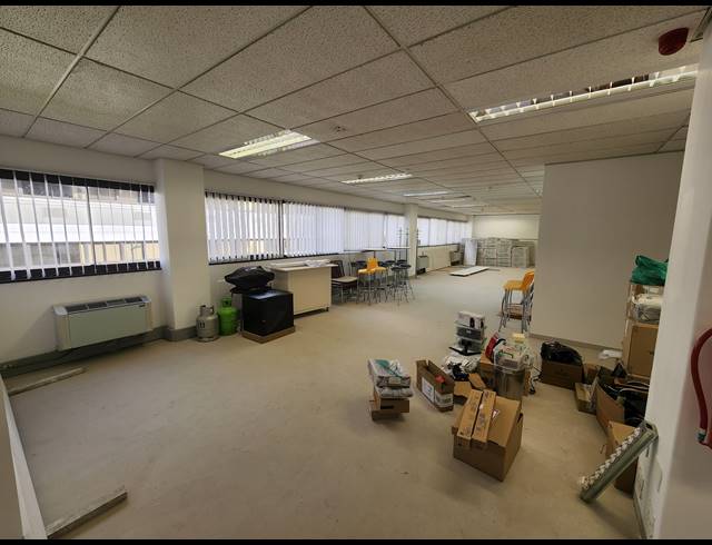324M² OFFICE TO LET IN PINELANDS